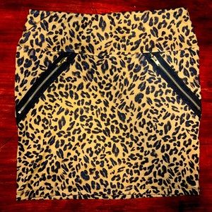 🖤5/$10 Bundle Leopard skirt